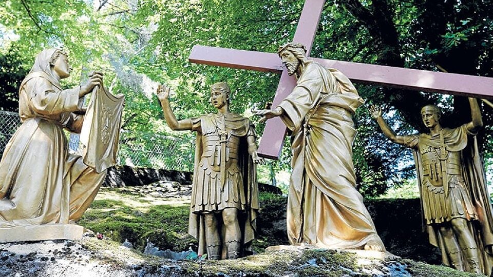 stations of the cross lourdes